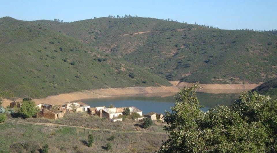 Buy stunning Waterfront plot for villa or tourism project near messines Algarve-1