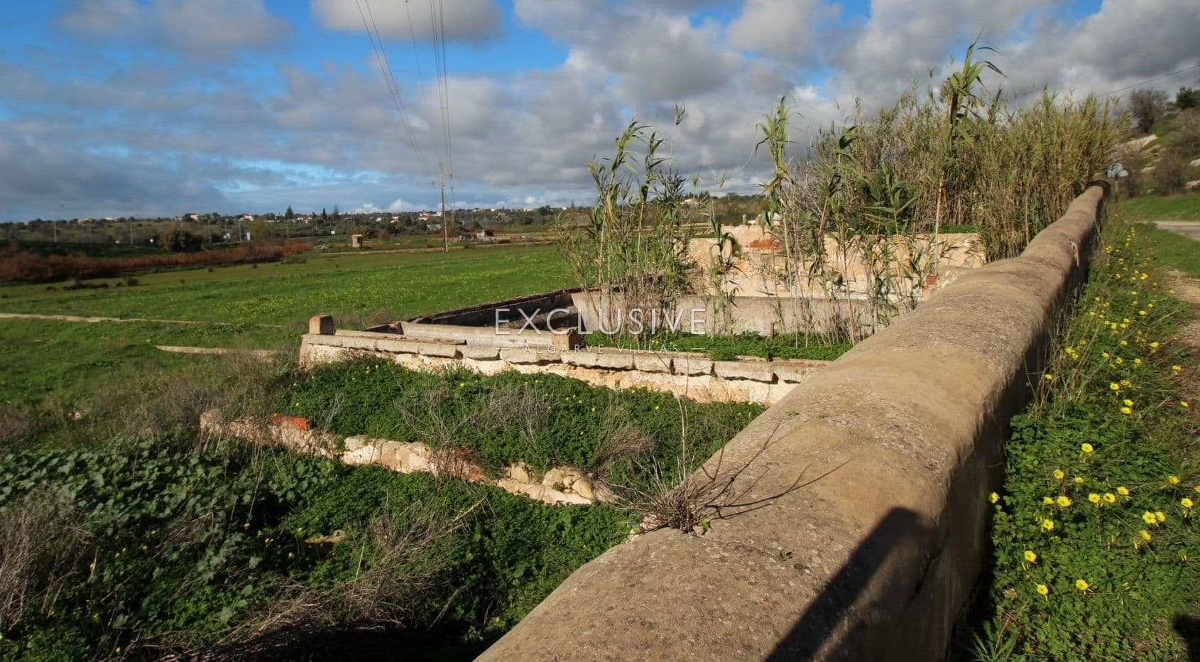Plot with two ruins near Salgados Golf in Algarve near Praia Grande, near beach-1