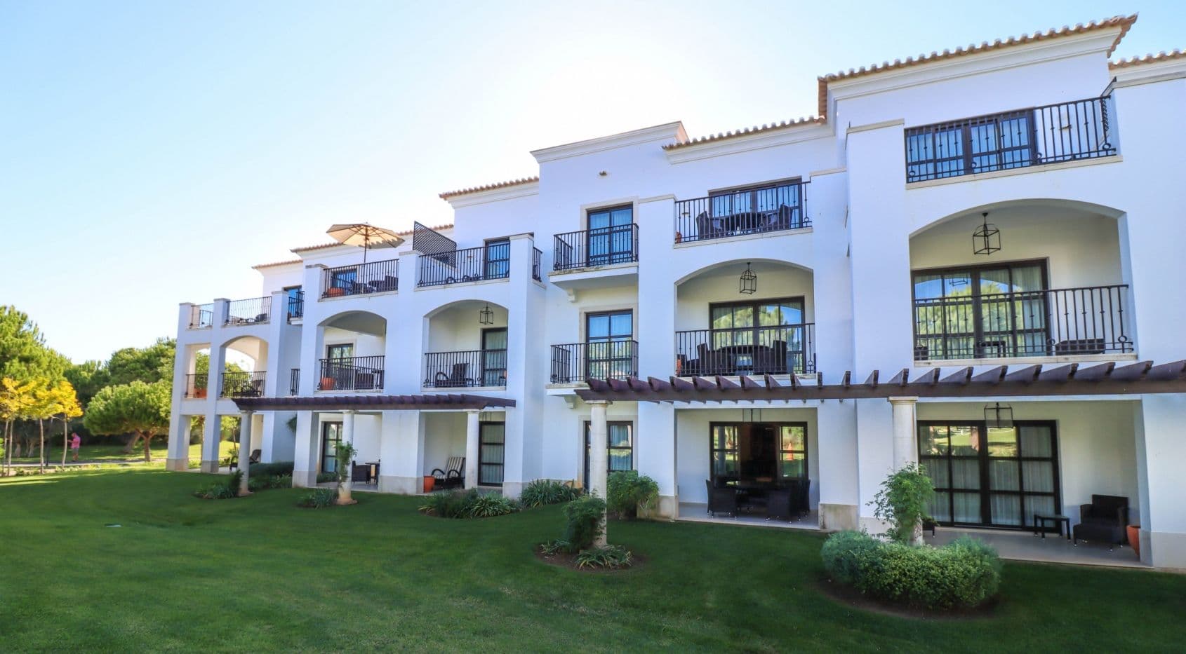 Charming 3 bedroom apartment in one of the most well known resorts in the Algarve-1