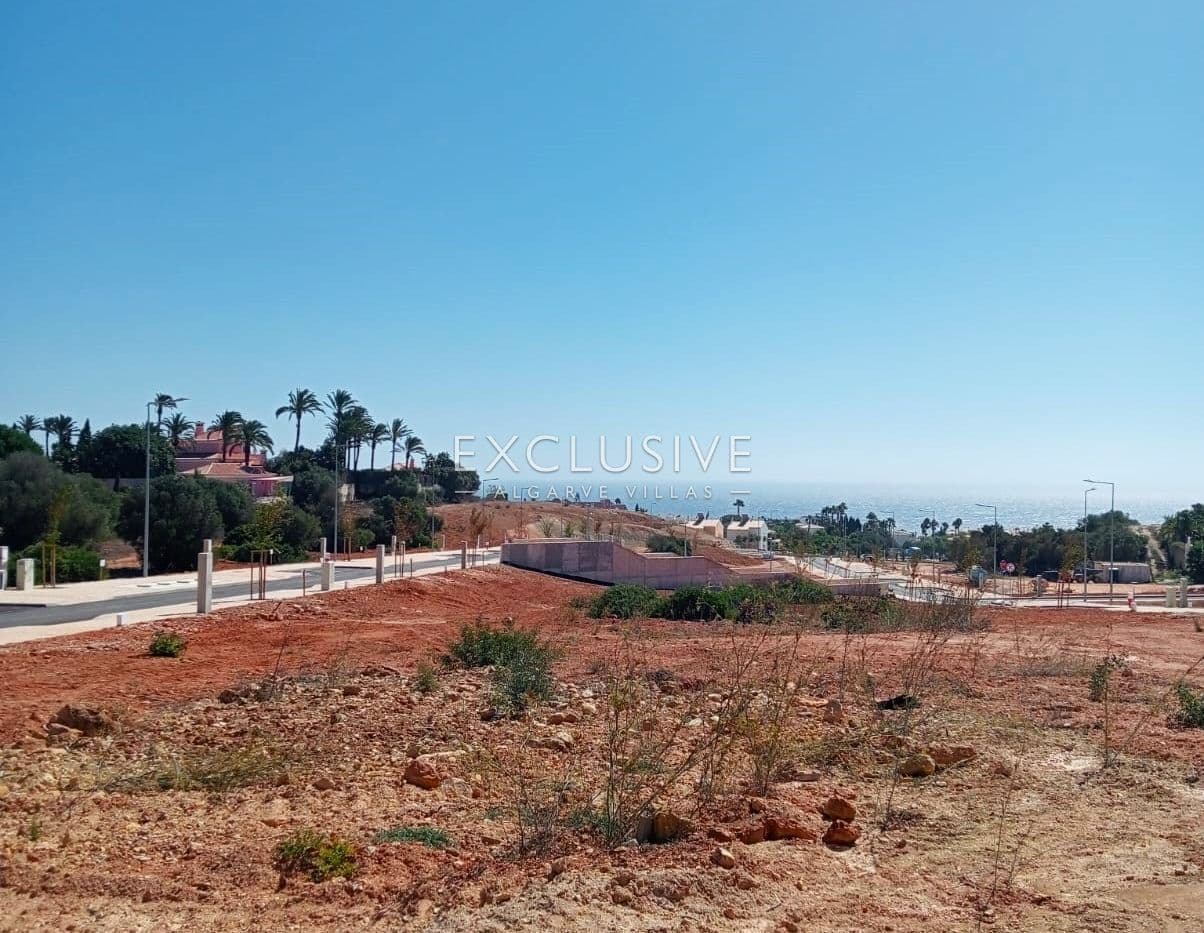 Urban plot in Praia da Luz, Lagos, with Seaviews-2