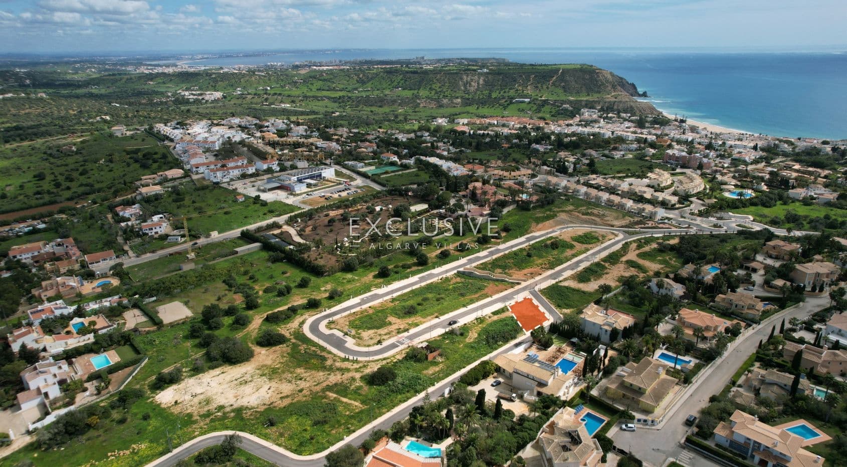 Building plot with approved project by renowned architect close to centre of Luz, Algarve-1