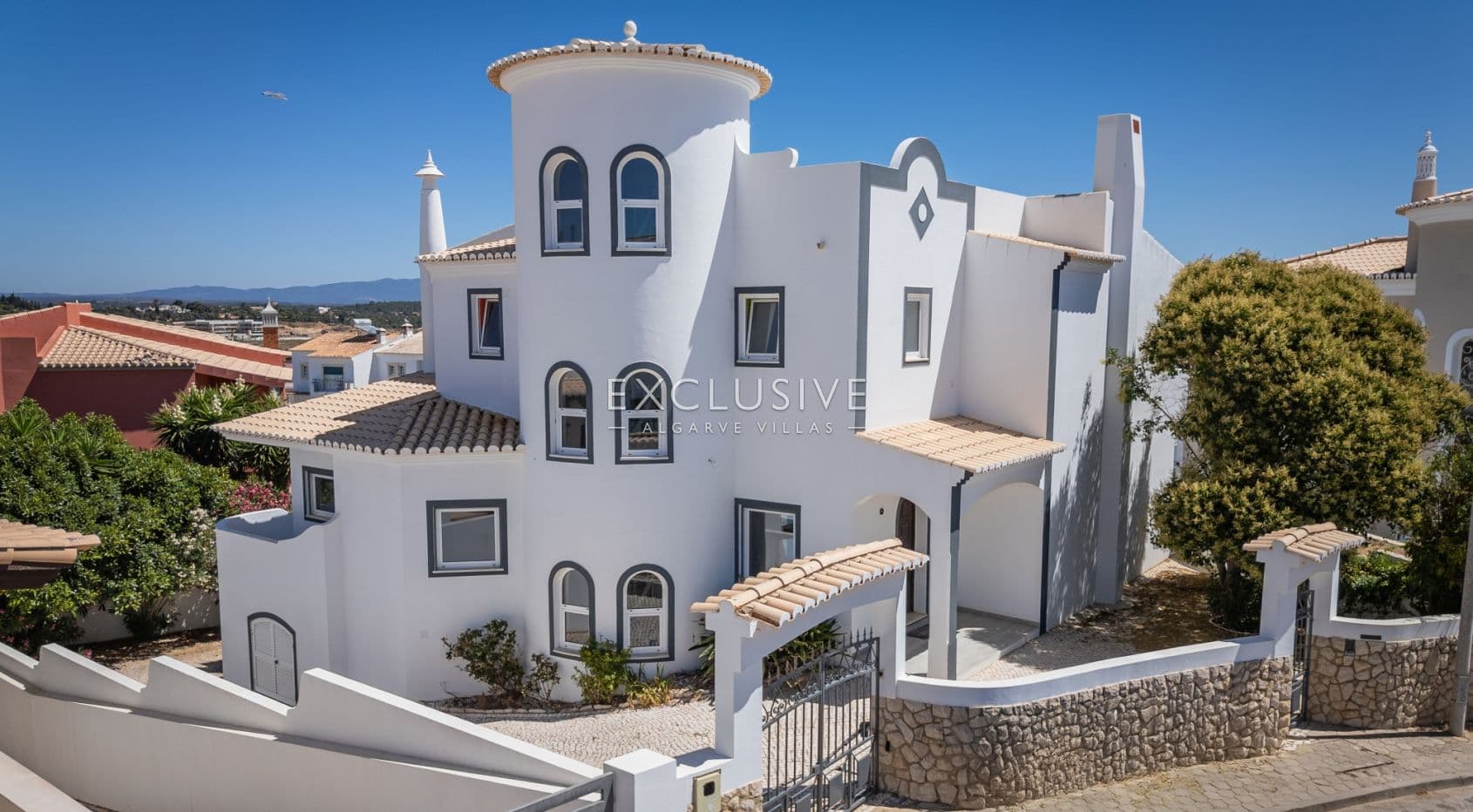 Fully Renovated Modern Villa with Sea Views in Cerro das Mós, Lagos-1