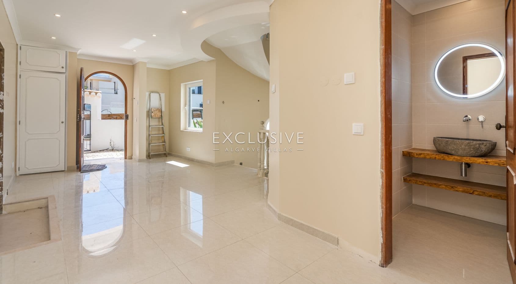 Fully Renovated Modern Villa with Sea Views in Cerro das Mós, Lagos-2