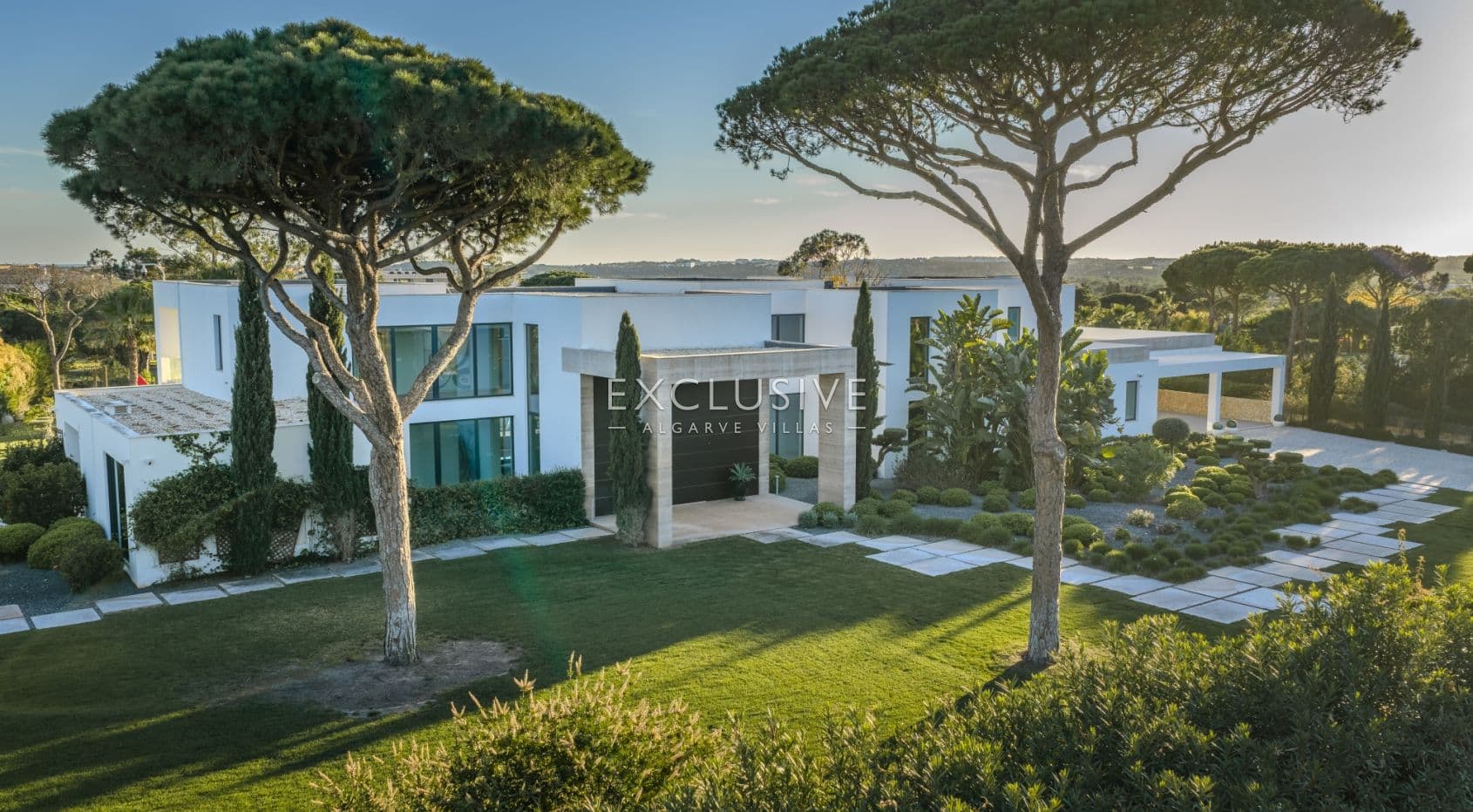 Sophisticated 5+3 Bedroom Villa in Vilamoura’s Prestigious Pinhal Velho-2