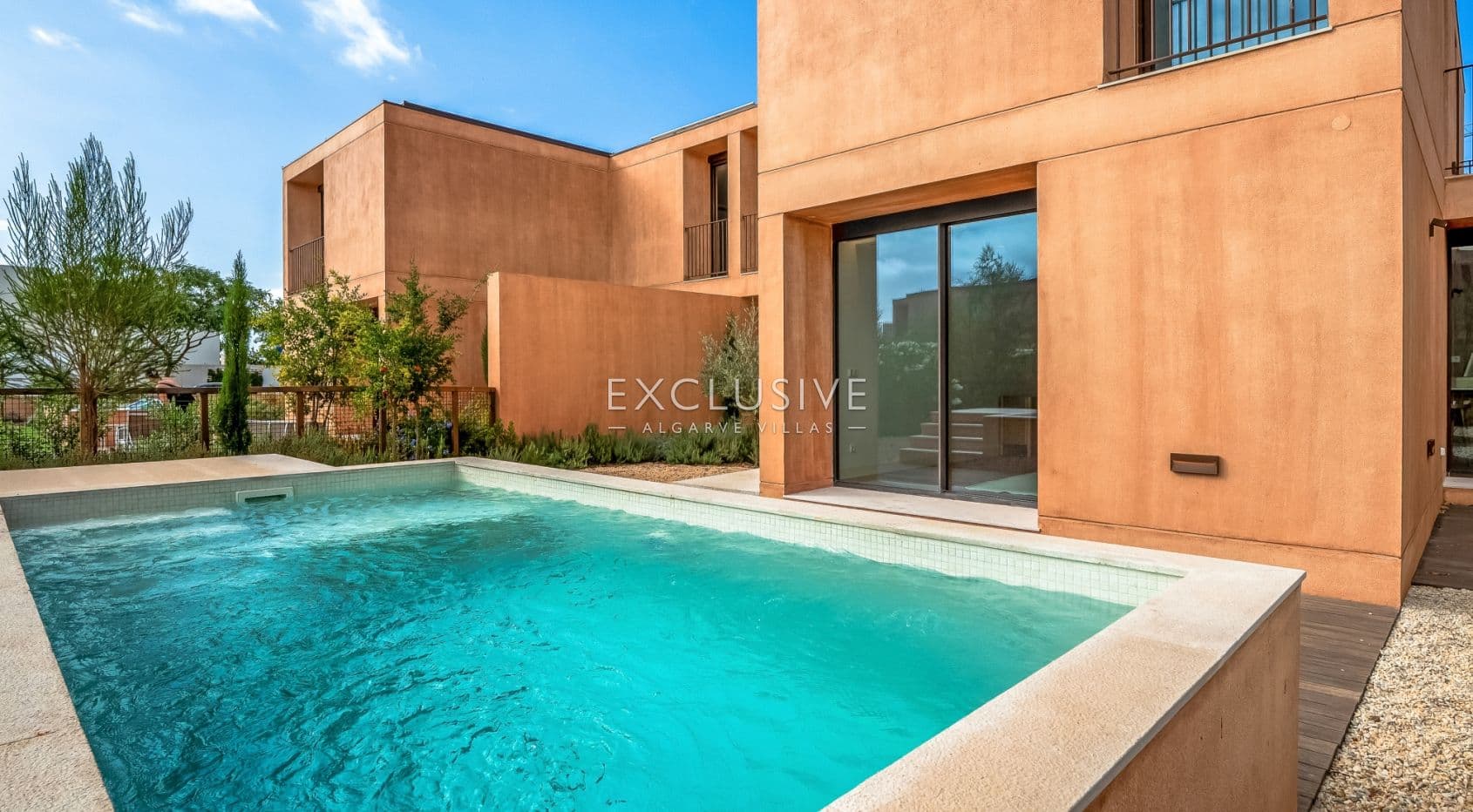 Buy Luxury 3 Bedroom Villa with Private Pool & Garden in Vilamoura-1