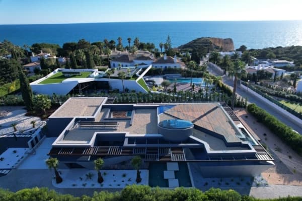 What Defines Build Quality and Specification in a Luxury Algarve Villa in 2026