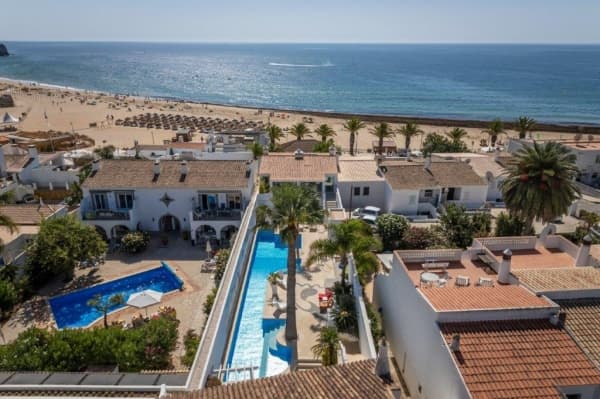World Travel Awards 2024: Algarve Named World’s Top Beach Destination