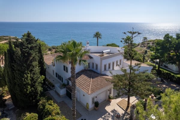 Oceanfront Living in Carvoeiro - A Villa with Views You’ll Never Forget