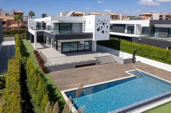 Modern 4+1 Bedroom Villa with Pool and Golf views for sale in Vilamoura