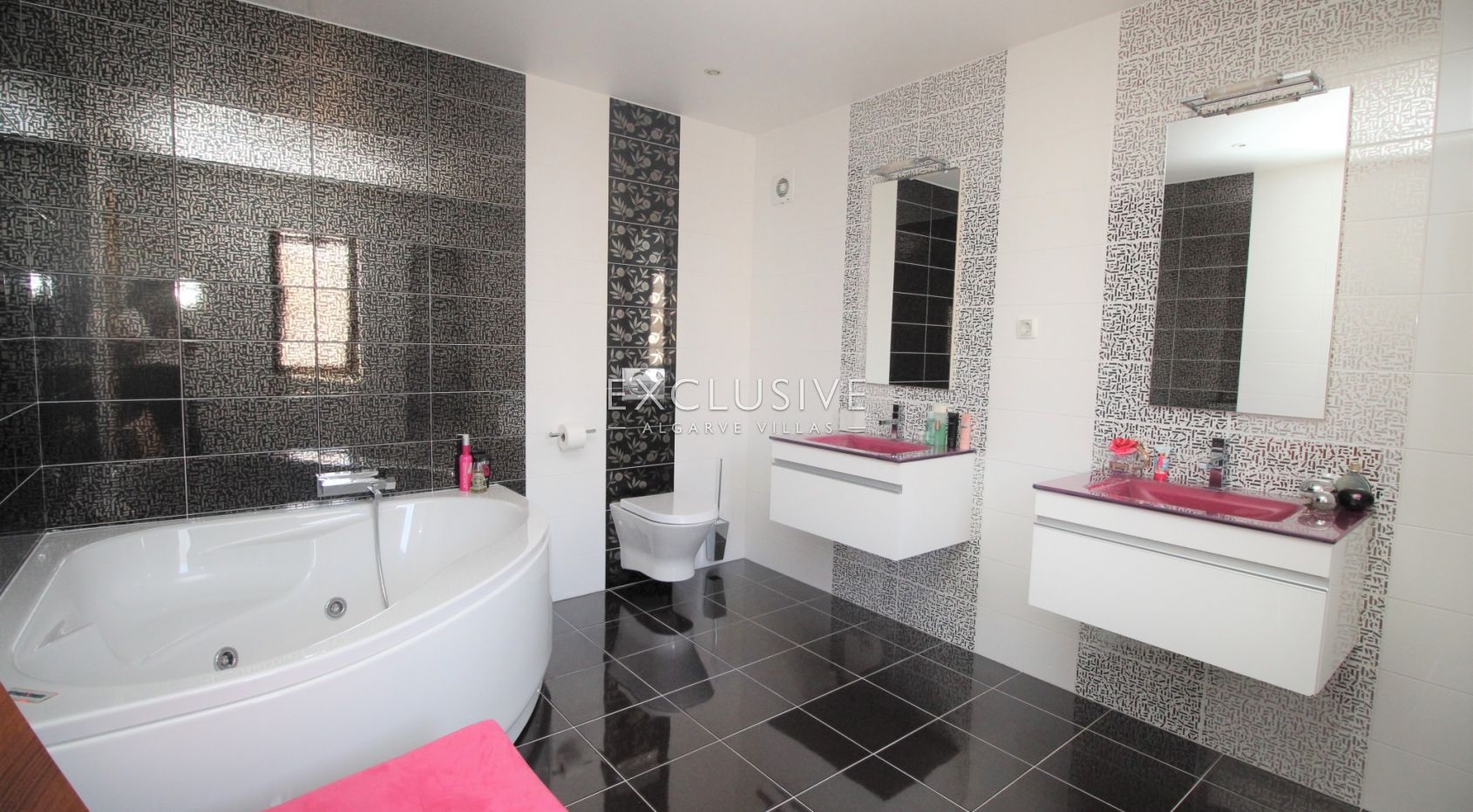 Spacious villa with very high quality interiors in Lagos Center