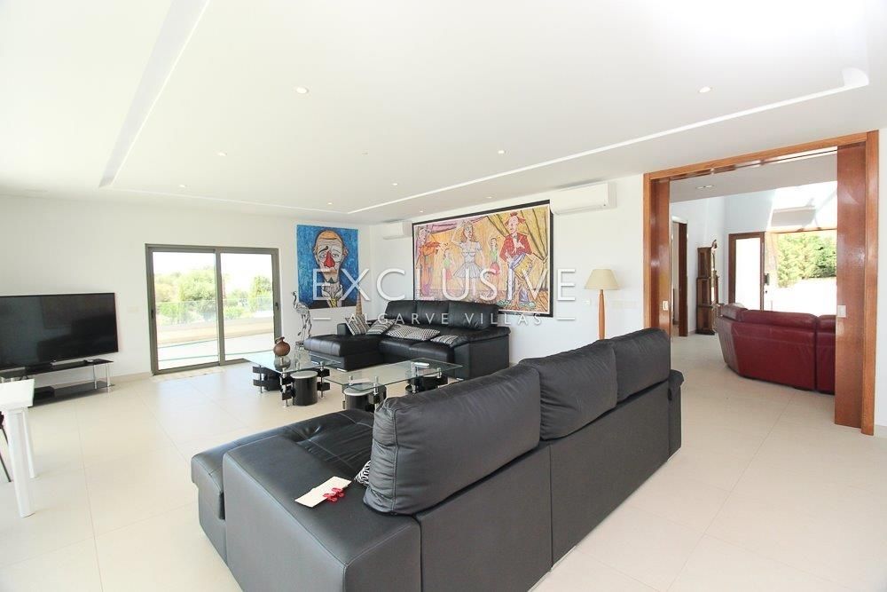 Large ocean front villa with 5 bedrooms near Alvor