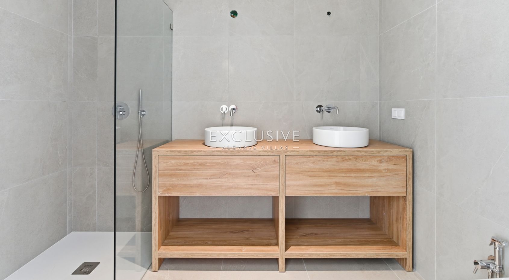 Fantastic 2 bedroom apartments, luxury resort, in Carvoeiro, Algarve