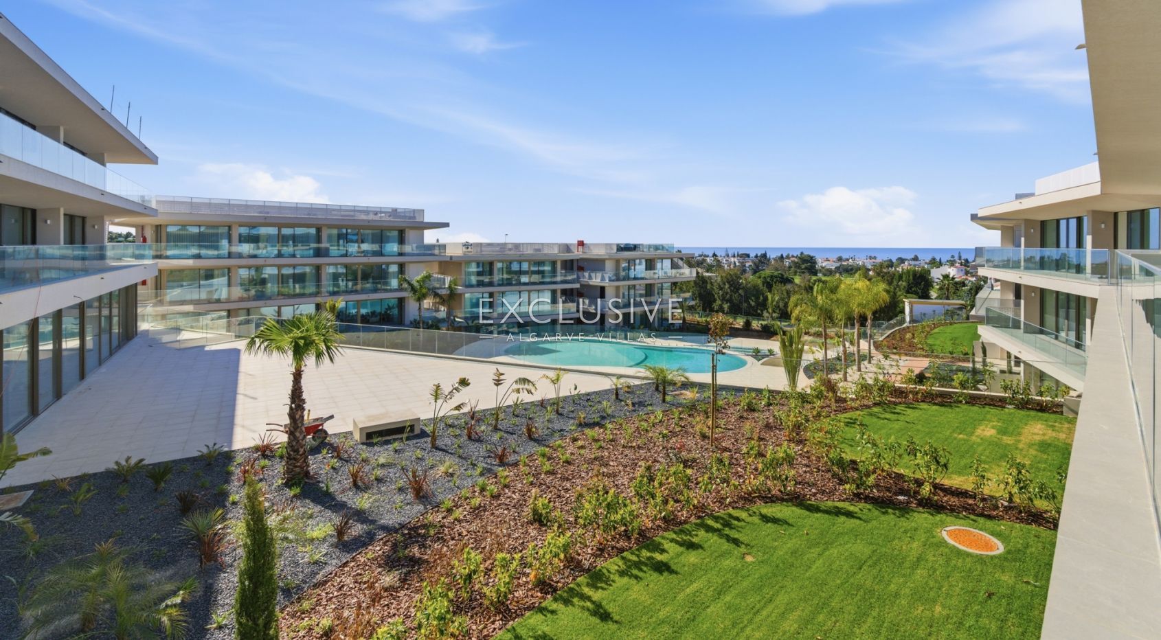 Fantastic 2 bedroom apartments, luxury resort, in Carvoeiro, Algarve