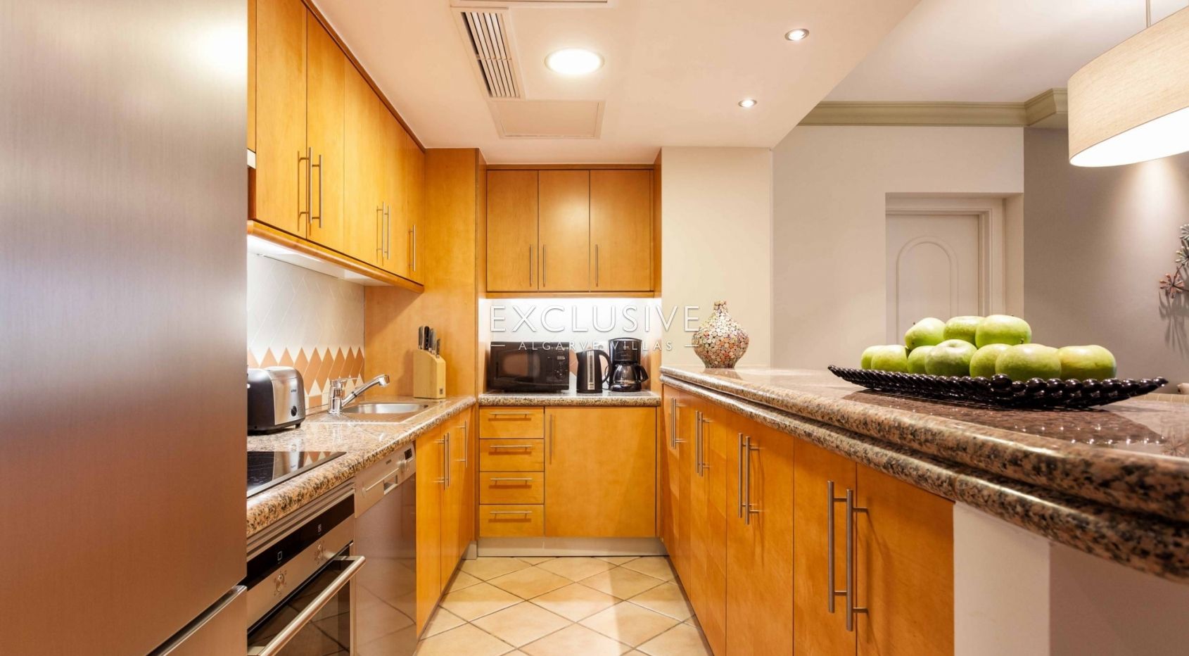 3 bedroom apartments in golf resort, walking distance to the beach, in Albufeira, Algarve
