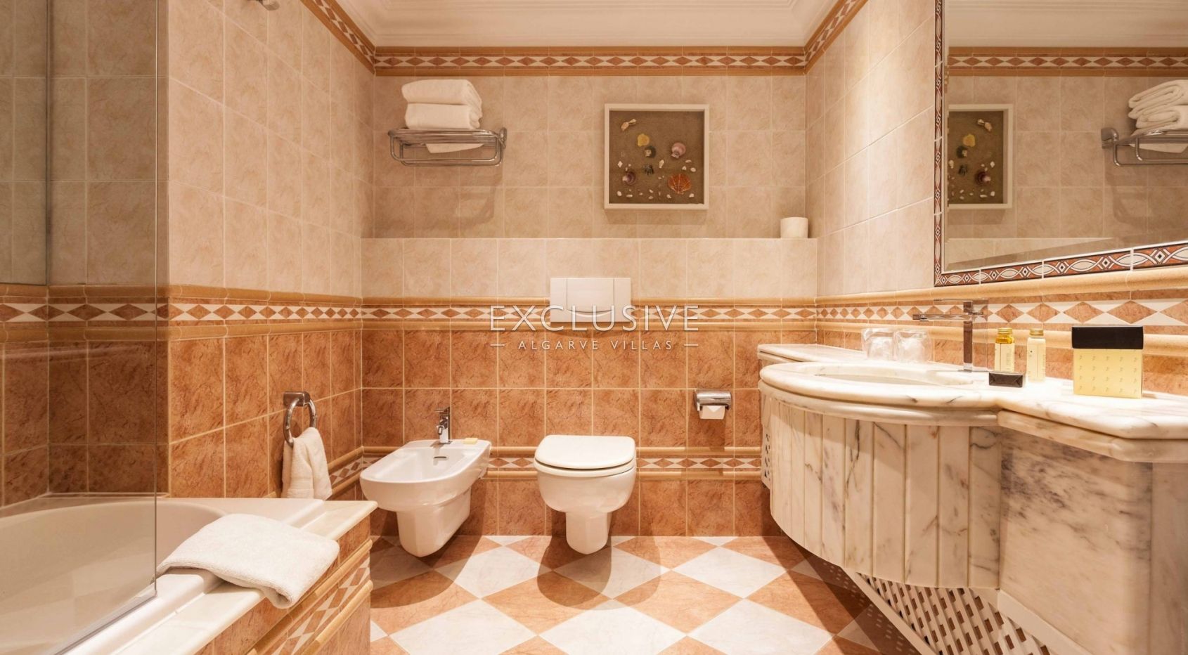 3 bedroom apartments in golf resort, walking distance to the beach, in Albufeira, Algarve