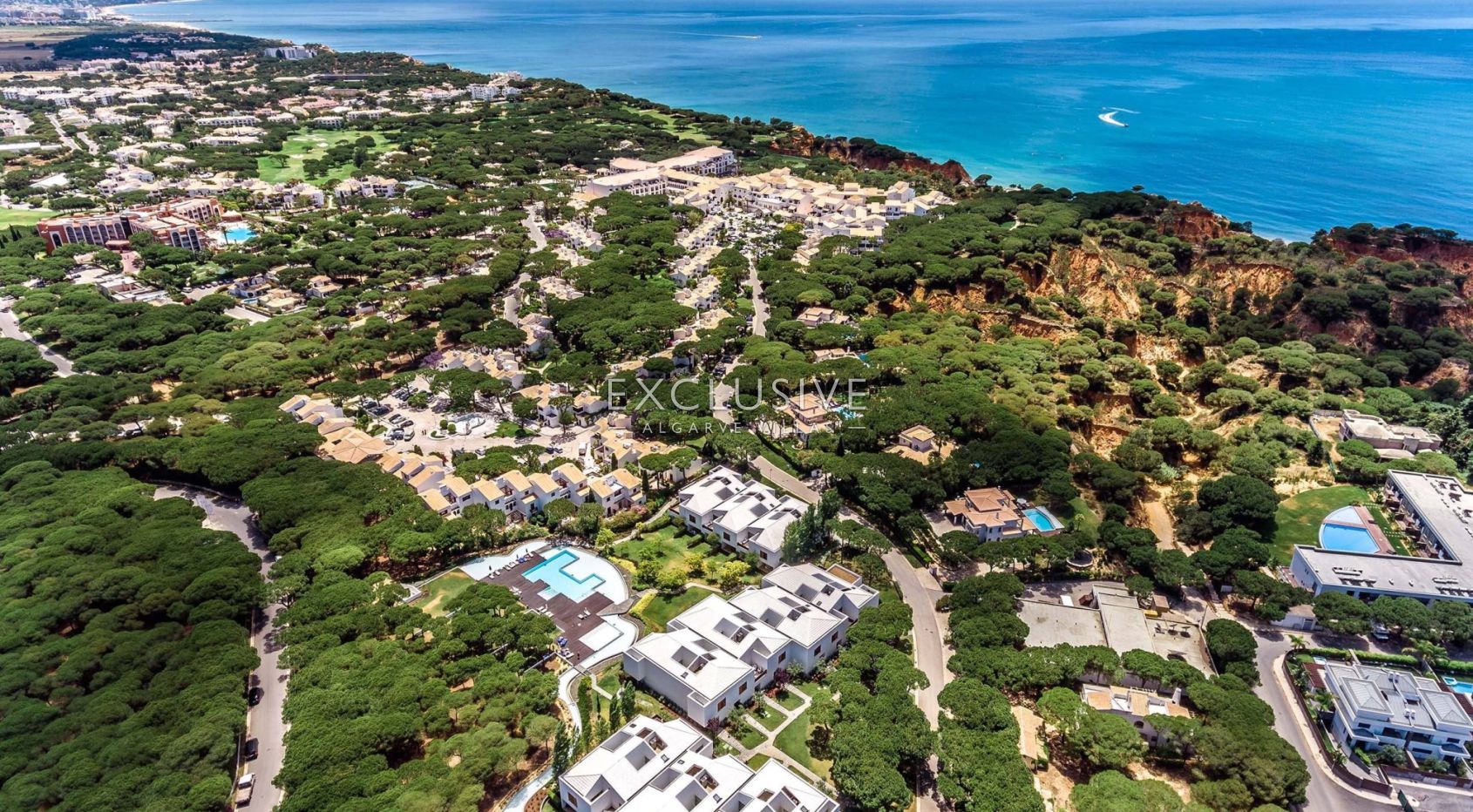 3 bedroom apartments in golf resort, walking distance to the beach, in Albufeira, Algarve