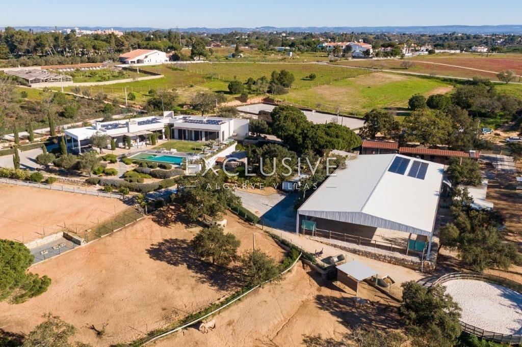 Equestrian horse property with stables and riding facilities in Algarve, Portugal