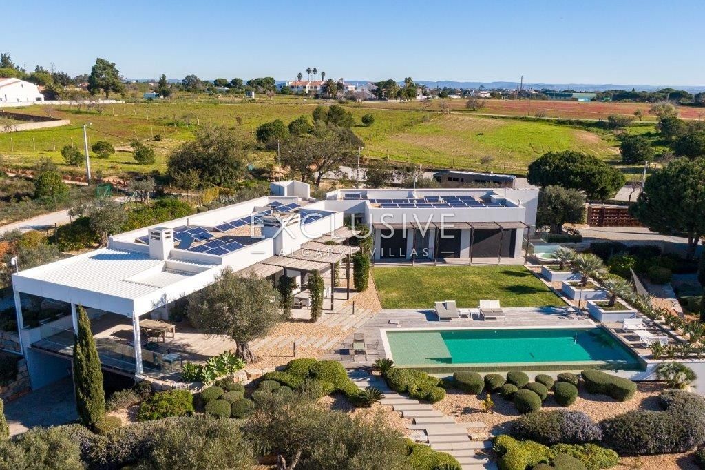 Equestrian horse property with stables and riding facilities in Algarve, Portugal
