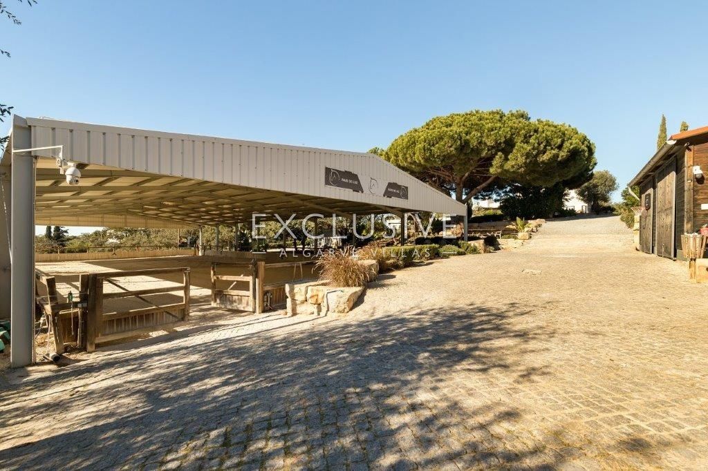Equestrian horse property with stables and riding facilities in Algarve, Portugal