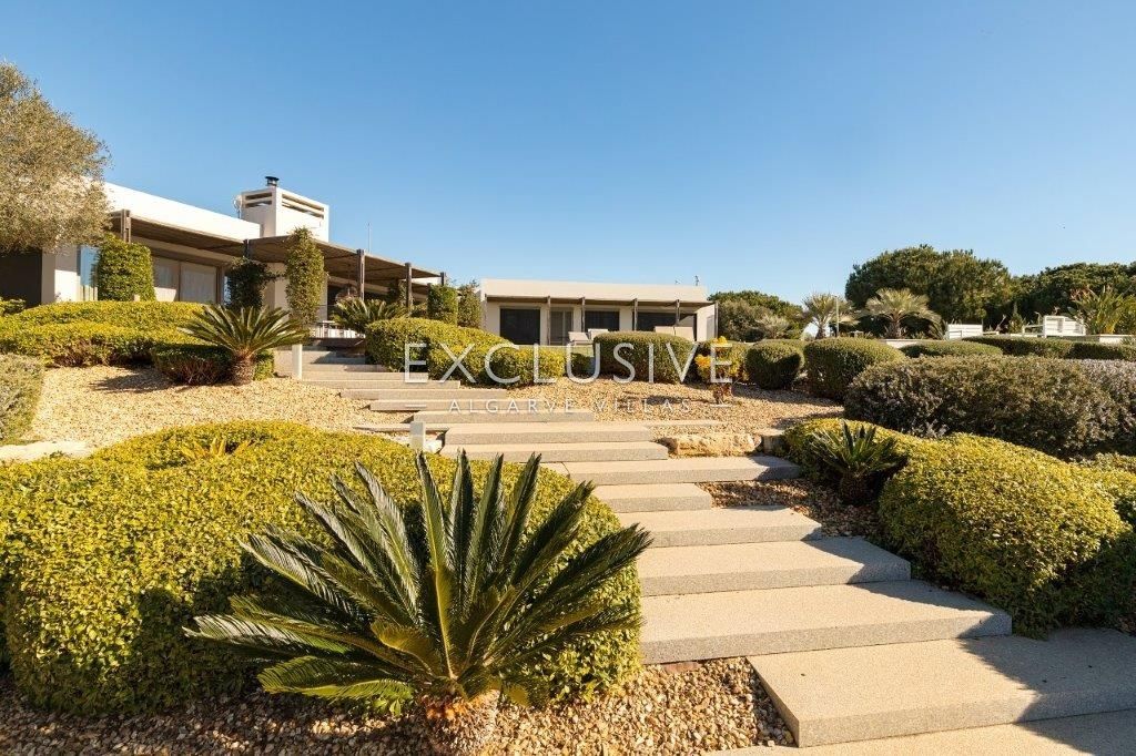 Equestrian horse property with stables and riding facilities in Algarve, Portugal