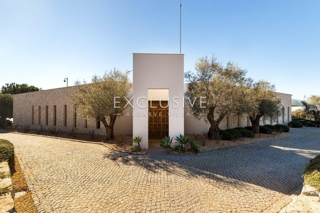 Equestrian horse property with stables and riding facilities in Algarve, Portugal