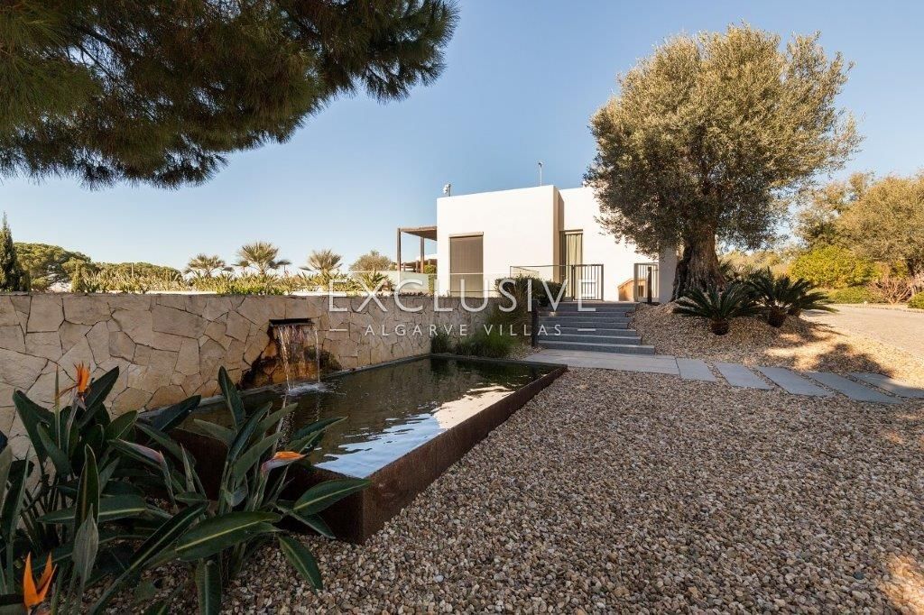 Equestrian horse property with stables and riding facilities in Algarve, Portugal