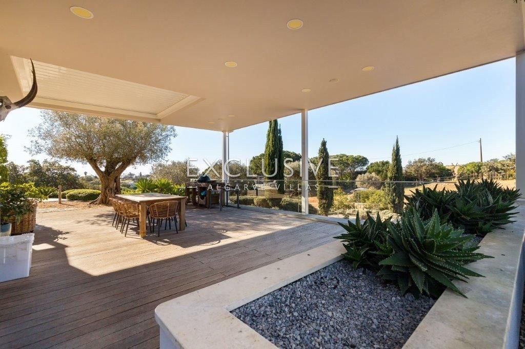 Equestrian horse property with stables and riding facilities in Algarve, Portugal