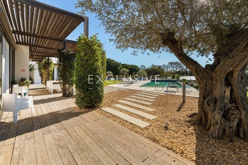 Equestrian horse property with stables and riding facilities in Algarve, Portugal