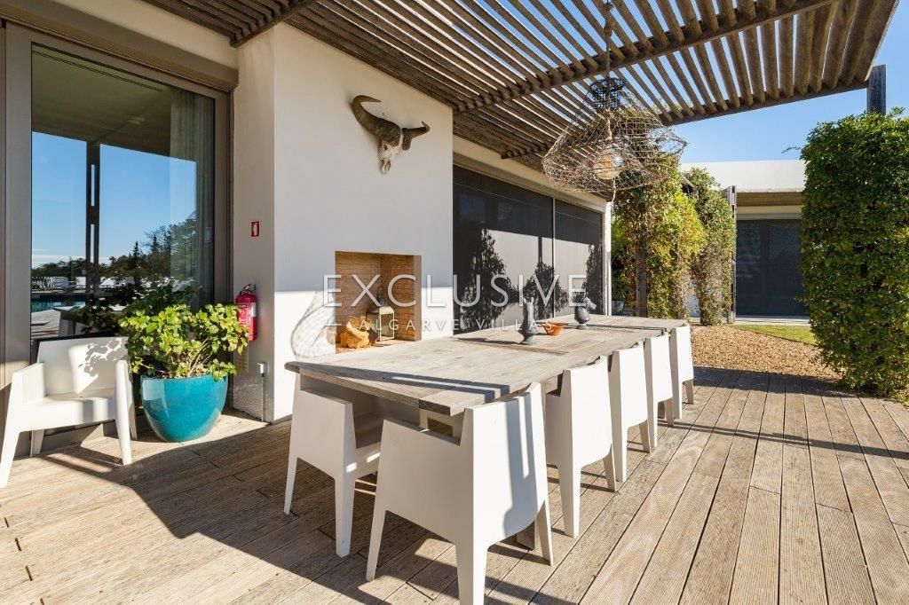 Equestrian horse property with stables and riding facilities in Algarve, Portugal