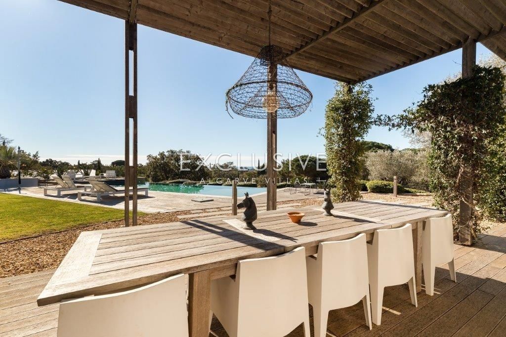 Equestrian horse property with stables and riding facilities in Algarve, Portugal