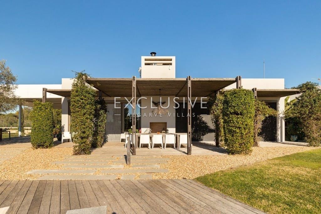 Equestrian horse property with stables and riding facilities in Algarve, Portugal