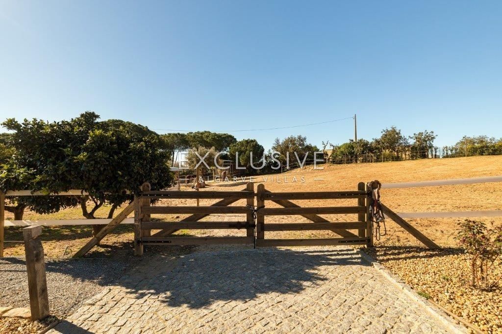 Equestrian horse property with stables and riding facilities in Algarve, Portugal
