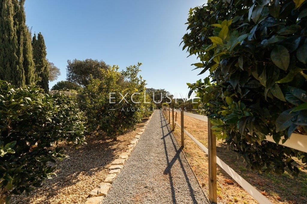 Equestrian horse property with stables and riding facilities in Algarve, Portugal