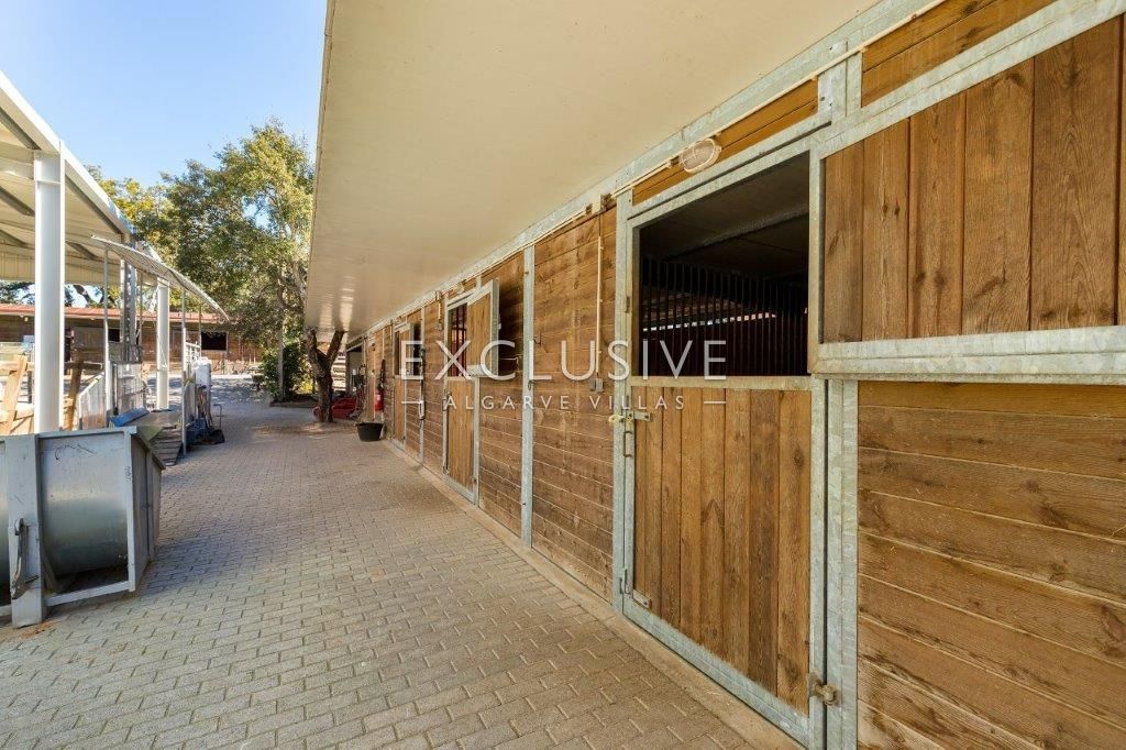 Equestrian horse property with stables and riding facilities in Algarve, Portugal