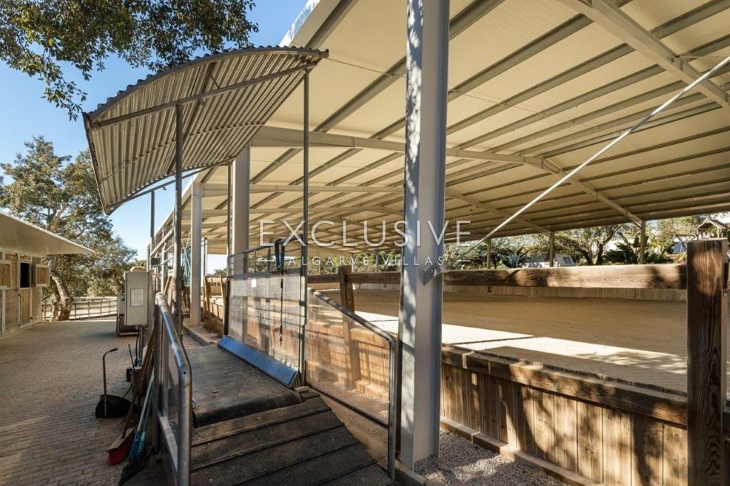 Equestrian horse property with stables and riding facilities in Algarve, Portugal