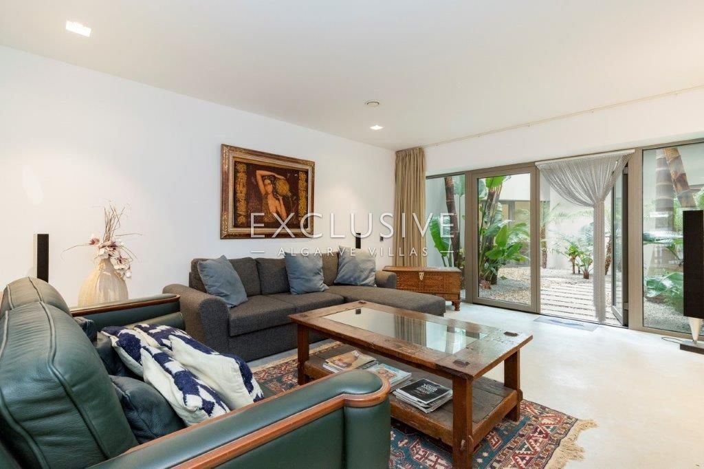 Equestrian horse property with stables and riding facilities in Algarve, Portugal