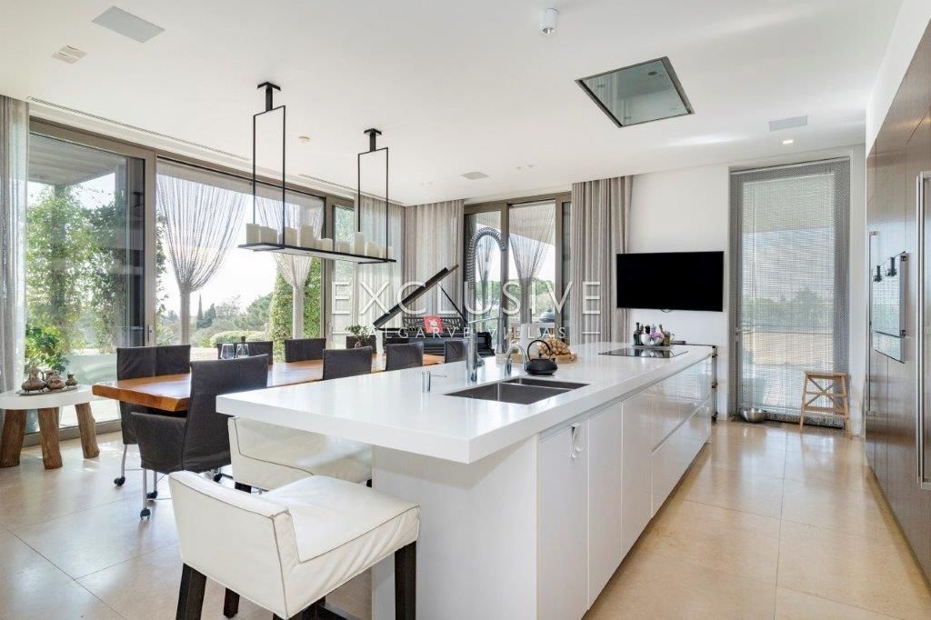 Equestrian horse property with stables and riding facilities in Algarve, Portugal