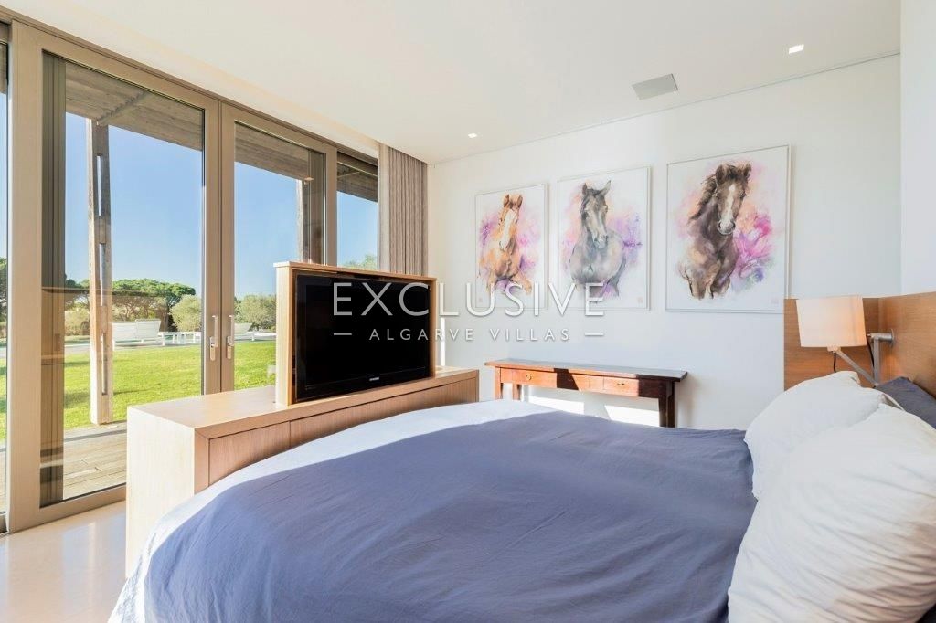 Equestrian horse property with stables and riding facilities in Algarve, Portugal