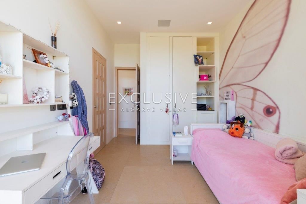 Equestrian horse property with stables and riding facilities in Algarve, Portugal