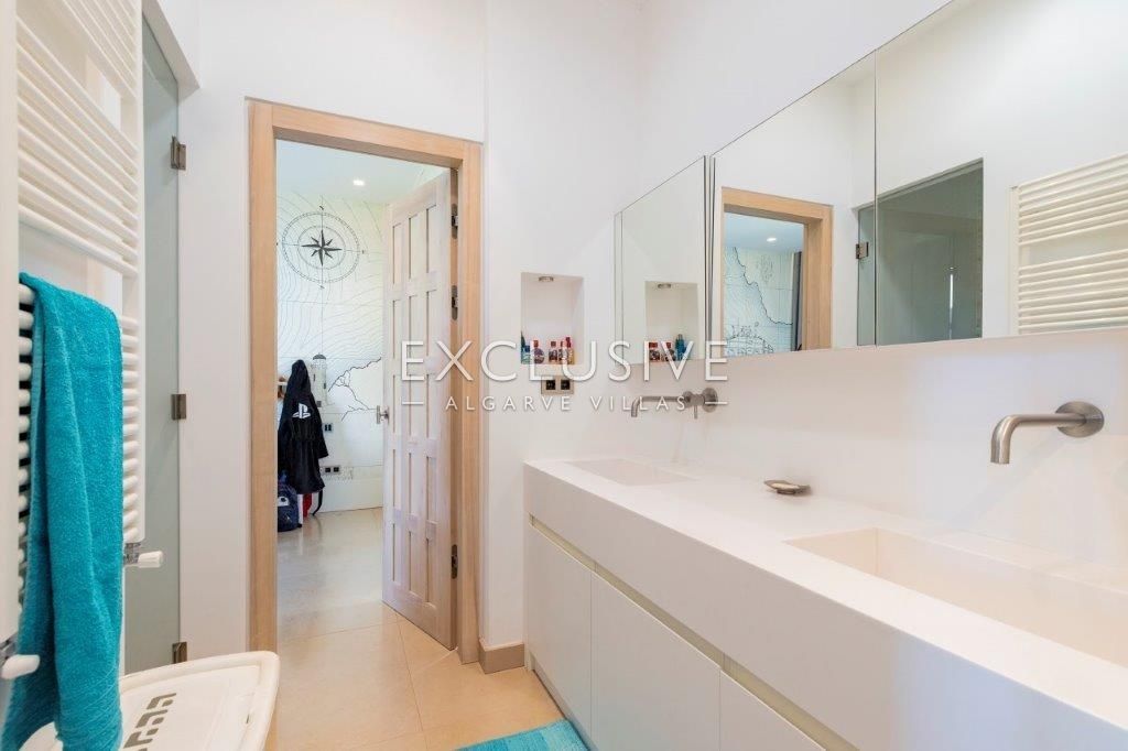 Equestrian horse property with stables and riding facilities in Algarve, Portugal