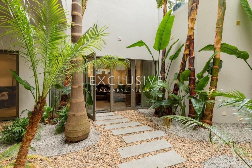 Equestrian horse property with stables and riding facilities in Algarve, Portugal