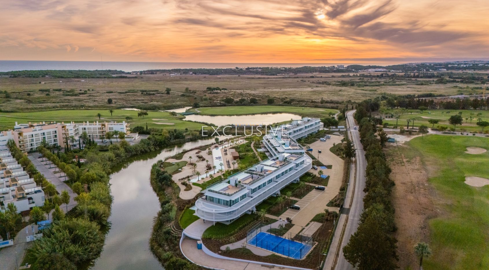Buy luxury 3 Bedroom contemporary penthouse in Vilamoura with golf and ocean views