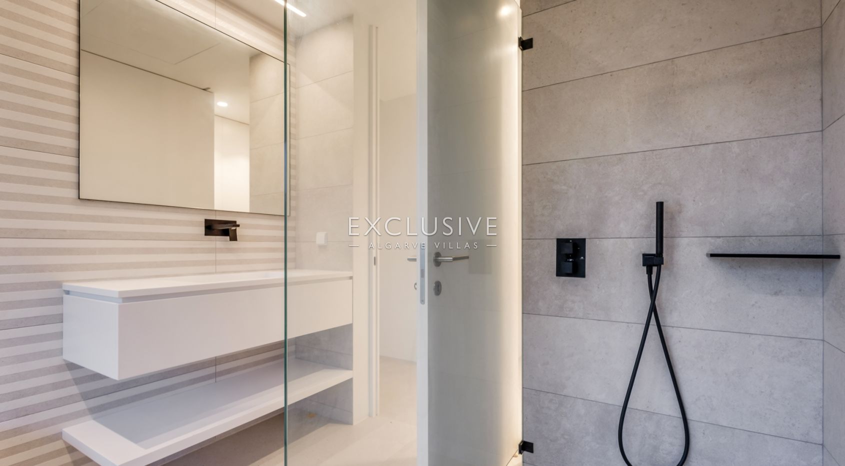 Buy luxury 3 Bedroom contemporary penthouse in Vilamoura with golf and ocean views