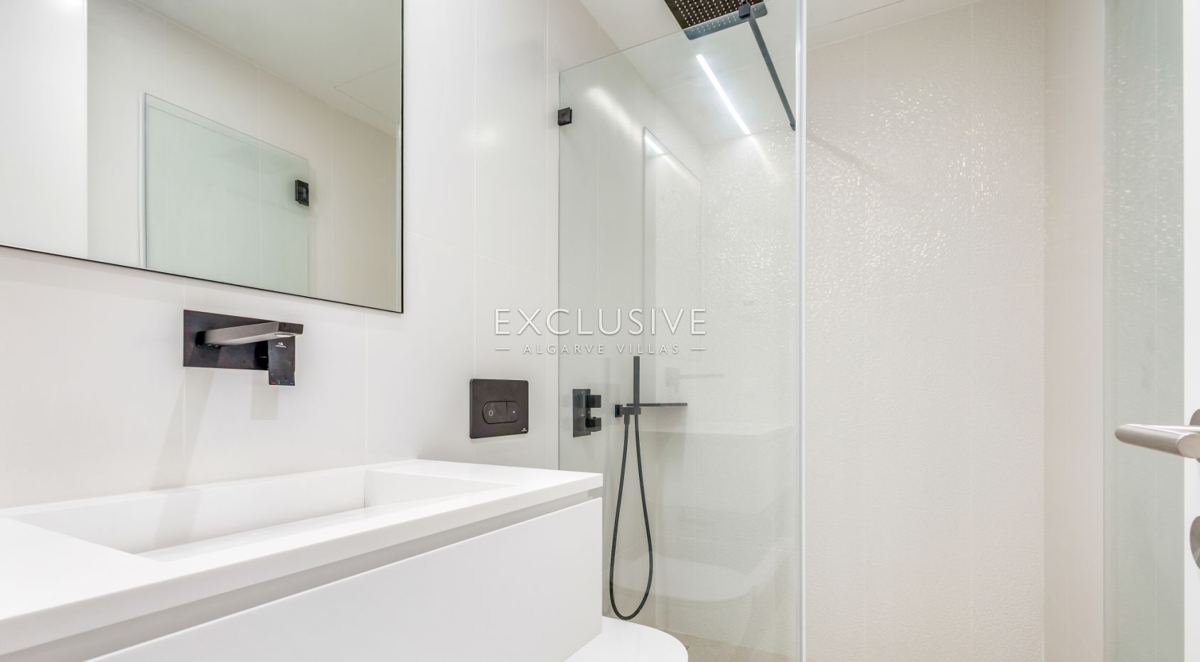 Buy luxury 3 Bedroom contemporary penthouse in Vilamoura with golf and ocean views