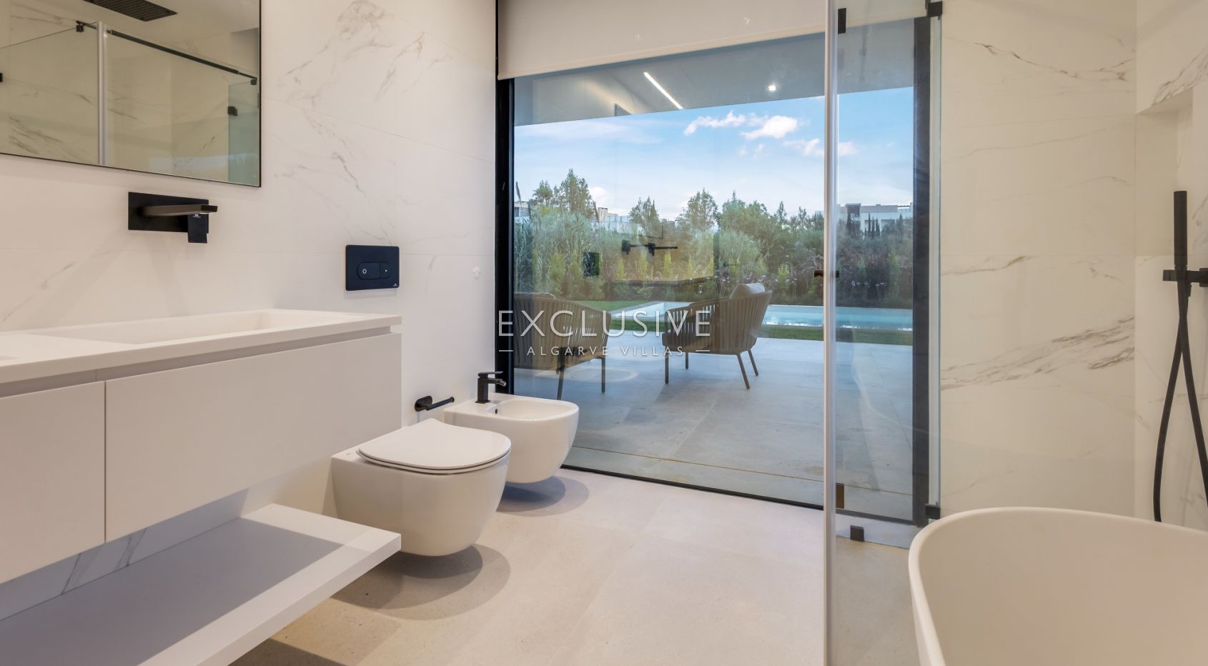 Buy luxury 3 Bedroom contemporary penthouse in Vilamoura with golf and ocean views