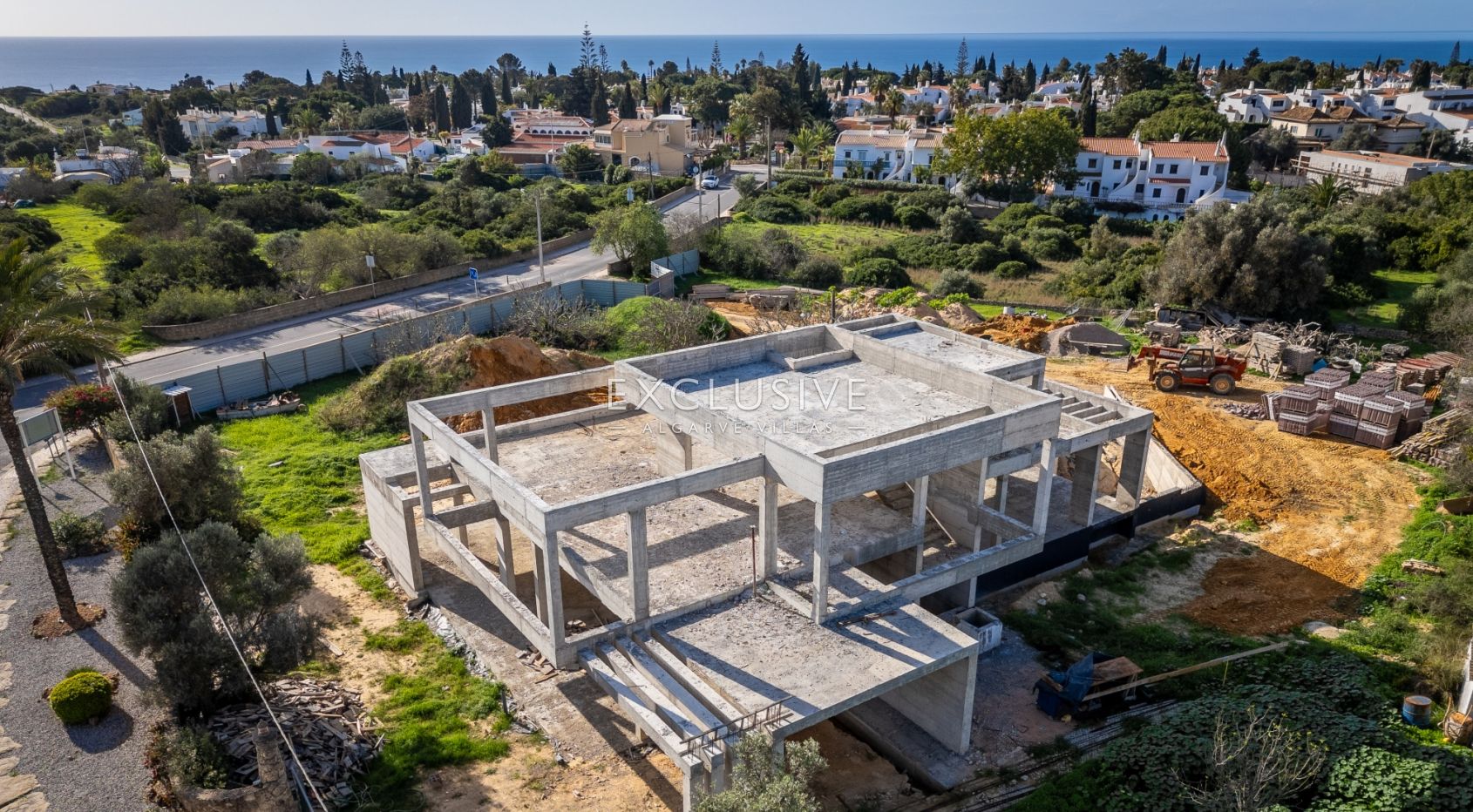 Beautiful, sea views, walking distance to beach. Modern Villa in Carvoeiro, Algarve