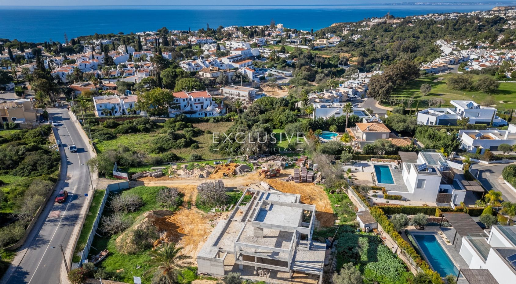 Beautiful, sea views, walking distance to beach. Modern Villa in Carvoeiro, Algarve