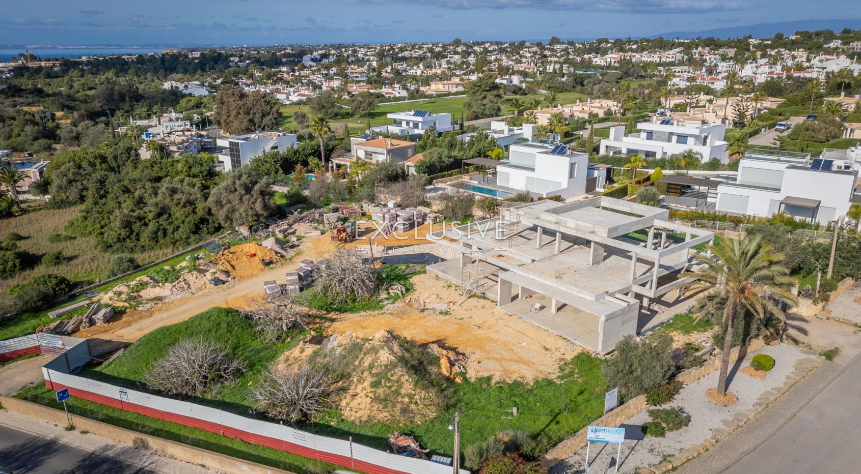 Beautiful, sea views, walking distance to beach. Modern Villa in Carvoeiro, Algarve
