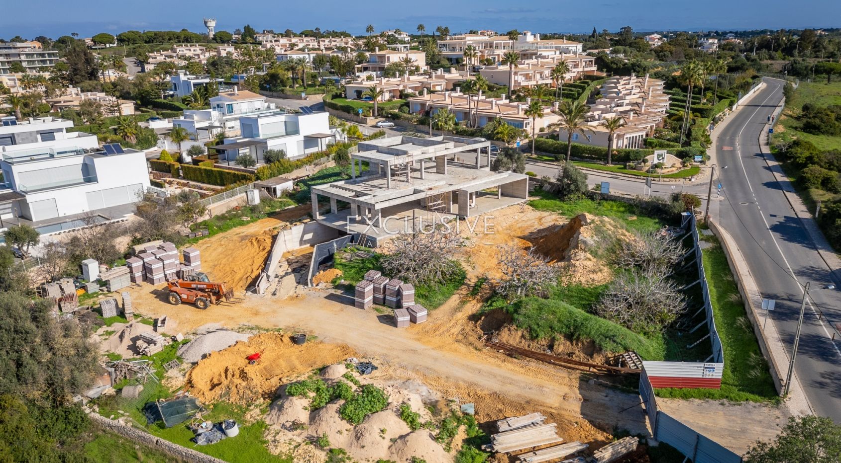 Beautiful, sea views, walking distance to beach. Modern Villa in Carvoeiro, Algarve