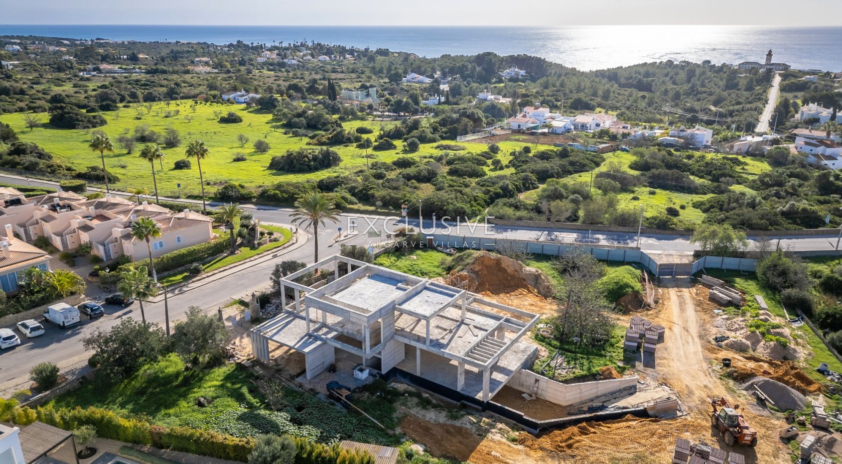 Beautiful, sea views, walking distance to beach. Modern Villa in Carvoeiro, Algarve